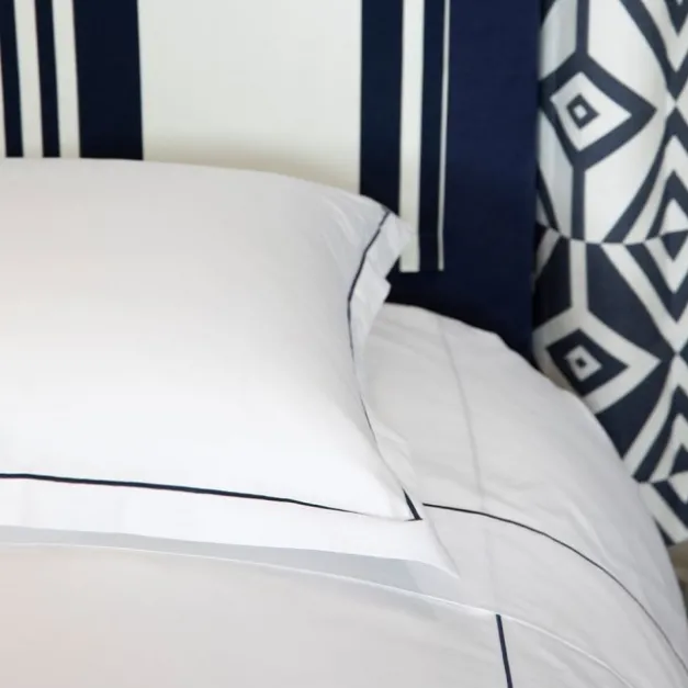 Maison Jean-Vier Drap en satin de coton broderie bleu foncé