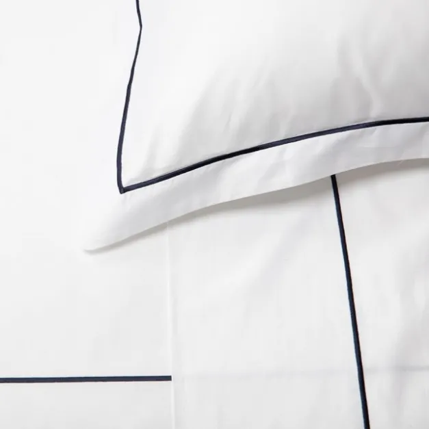 Maison Jean-Vier Drap en satin de coton broderie bleu foncé