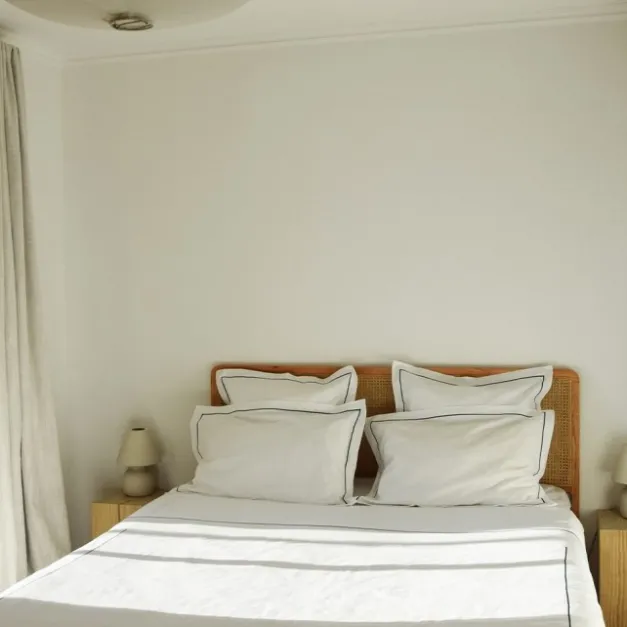 Maison Jean-Vier Drap plat satin de coton avec broderie vert foncé