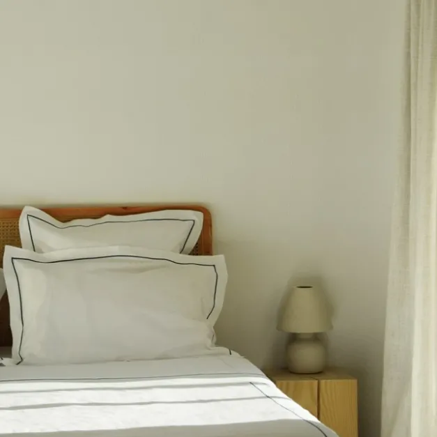 Maison Jean-Vier Drap plat satin de coton avec broderie vert foncé