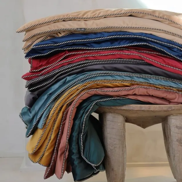 Maison Jean-Vier Édredon et bout de lit Beige