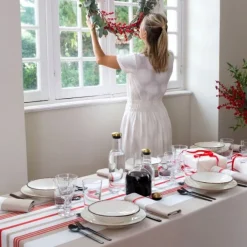 Maison Jean-Vier Nappe beige et rouge à rayures en coton