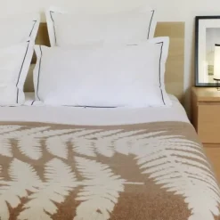 Maison Jean-Vier Plaid beige en cachemire et laine motif fougère