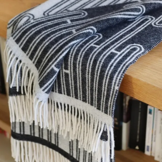 Maison Jean-Vier Plaid en cachemire et laine gris foncé à franges