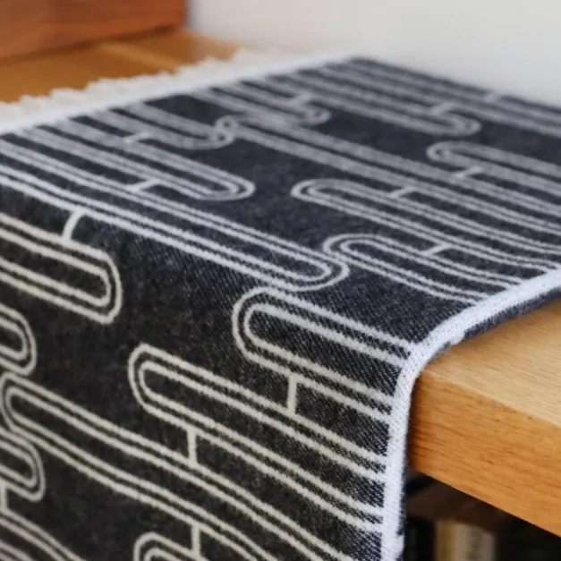 Maison Jean-Vier Plaid en cachemire et laine gris foncé à franges